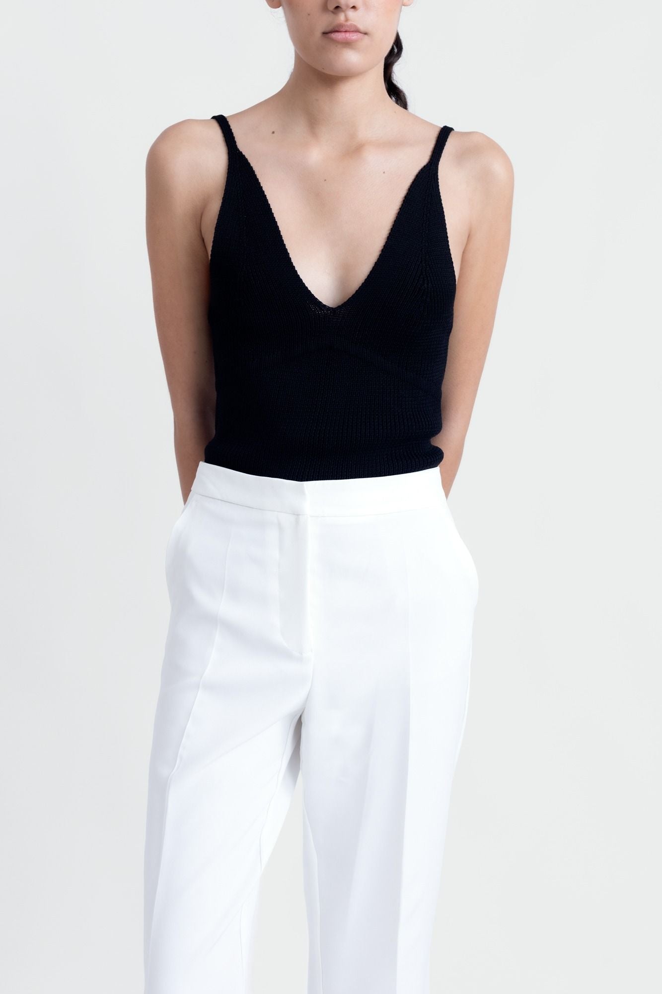 Pantalón recto de vestir en color crudo para mujer