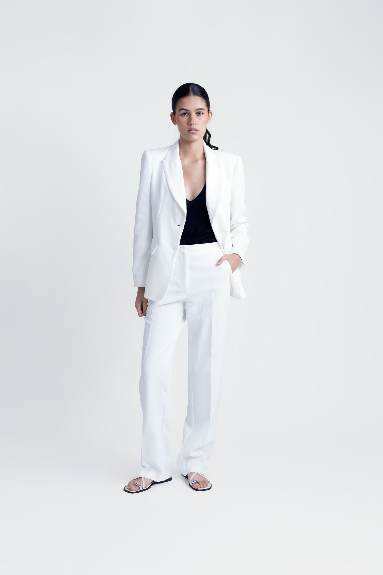 Pantalón recto de vestir en color crudo para mujer