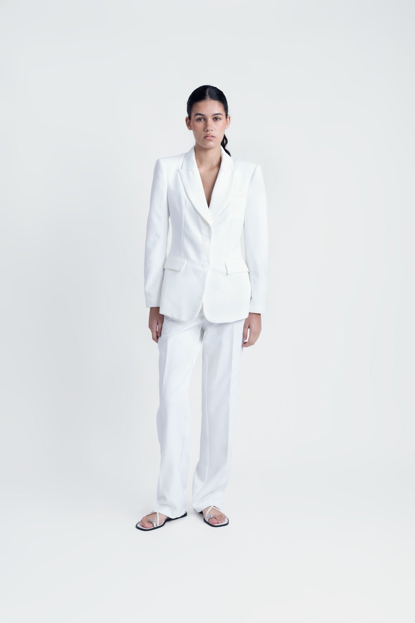 Pantalón recto de vestir en color crudo para mujer