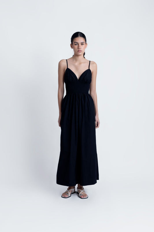 Vestido midi de mujer con bordados, estilo artesanal. Diseño Made in Spain.