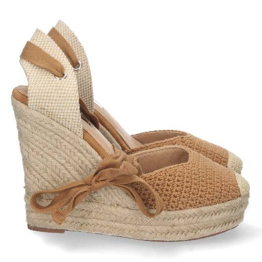Sandalias de cuña, alpargatas de cuña, sandalias esparteras, sandalias tendencia verano 2023, descubre los cupones descuento de Let’s Secrets 1JC-1644-Camel