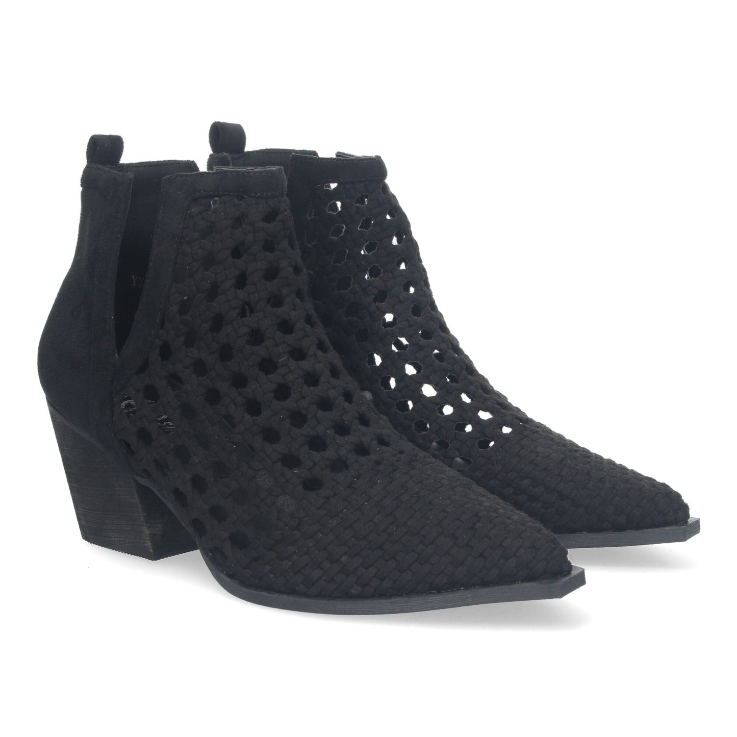 Botín Elegante de Mujer con Tacón Diseño Calado con Tiras Trenzadas de Punta Fina y Abierto por los dos laterales para mas comodidad.